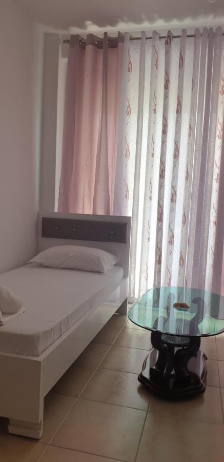 Redsun Apartment Vlorë Екстериор снимка
