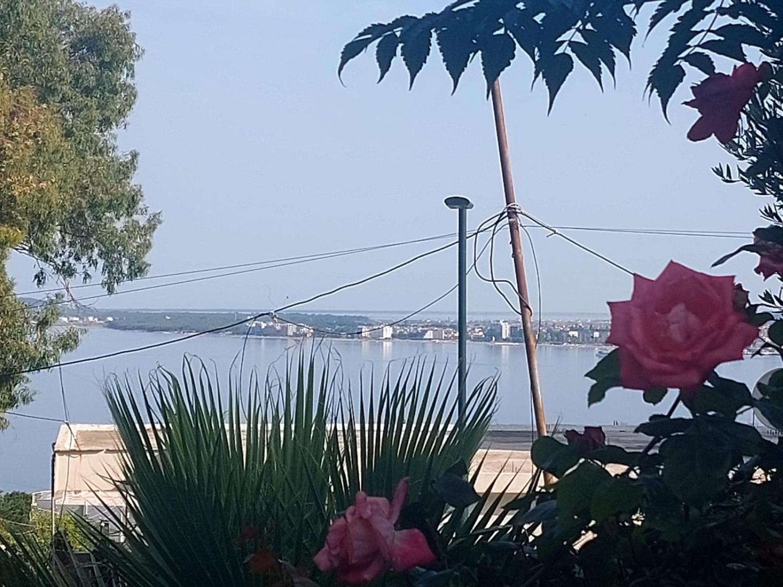 Redsun Apartment Vlorë Екстериор снимка