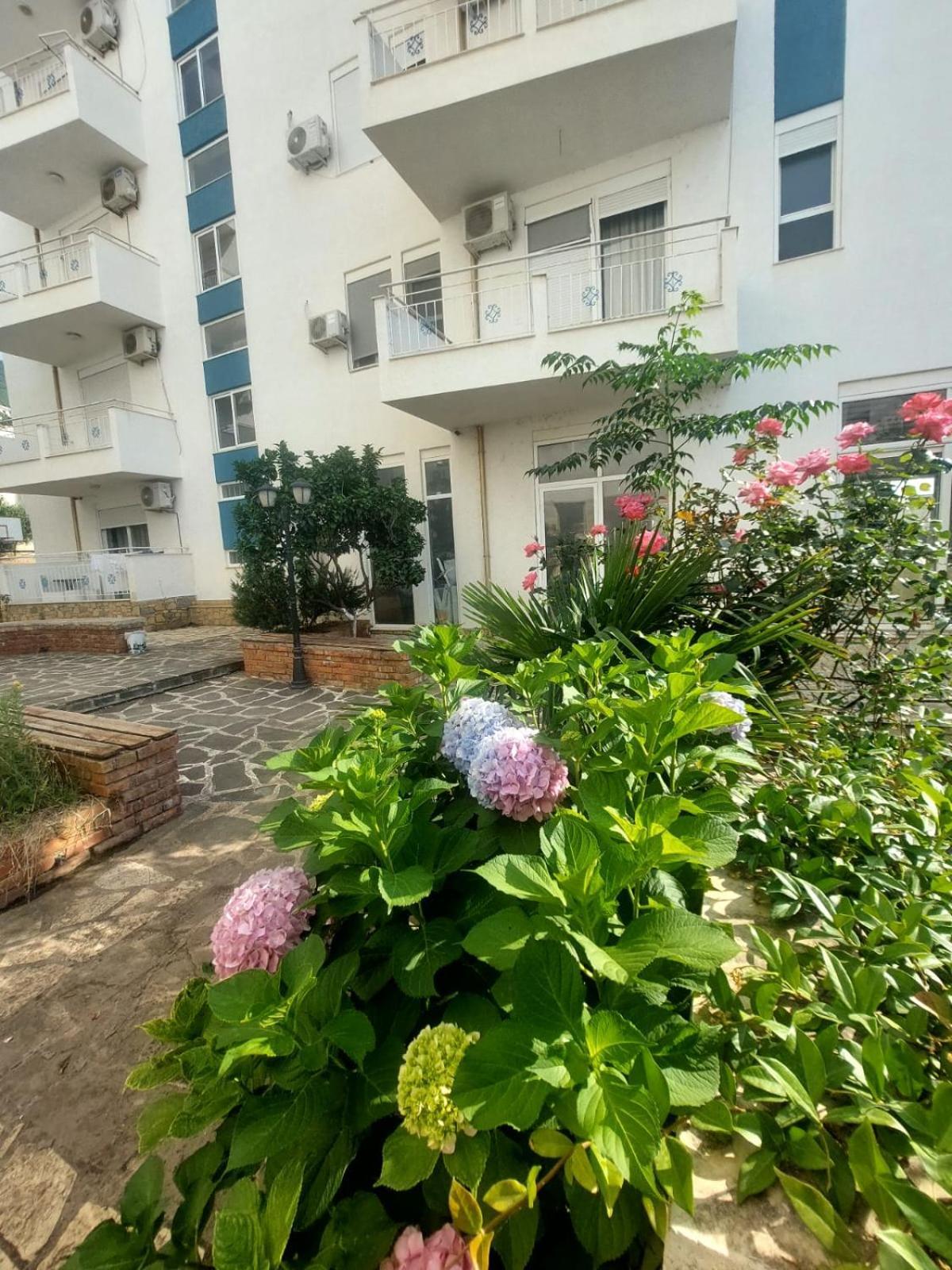 Redsun Apartment Vlorë Екстериор снимка