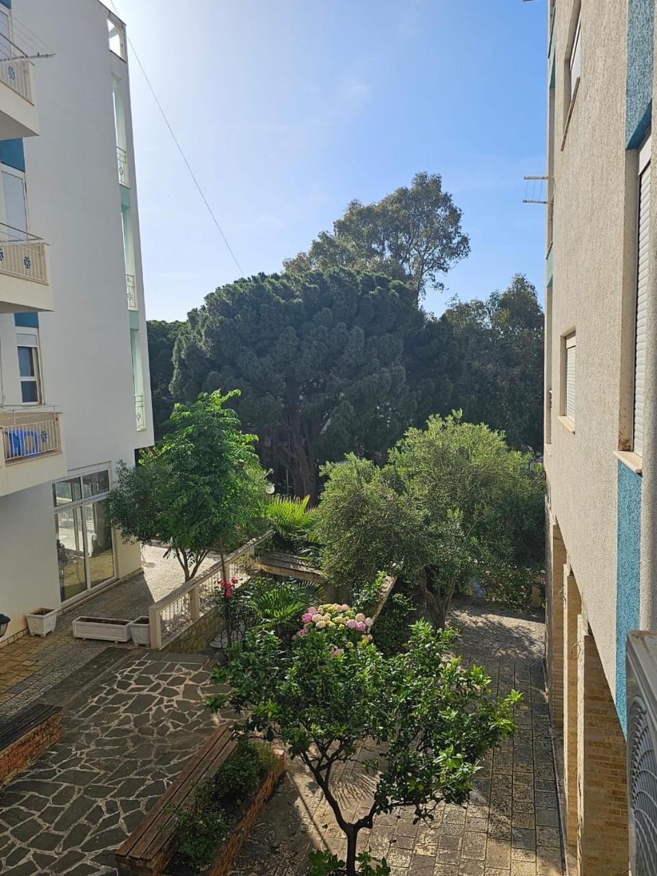 Redsun Apartment Vlorë Екстериор снимка