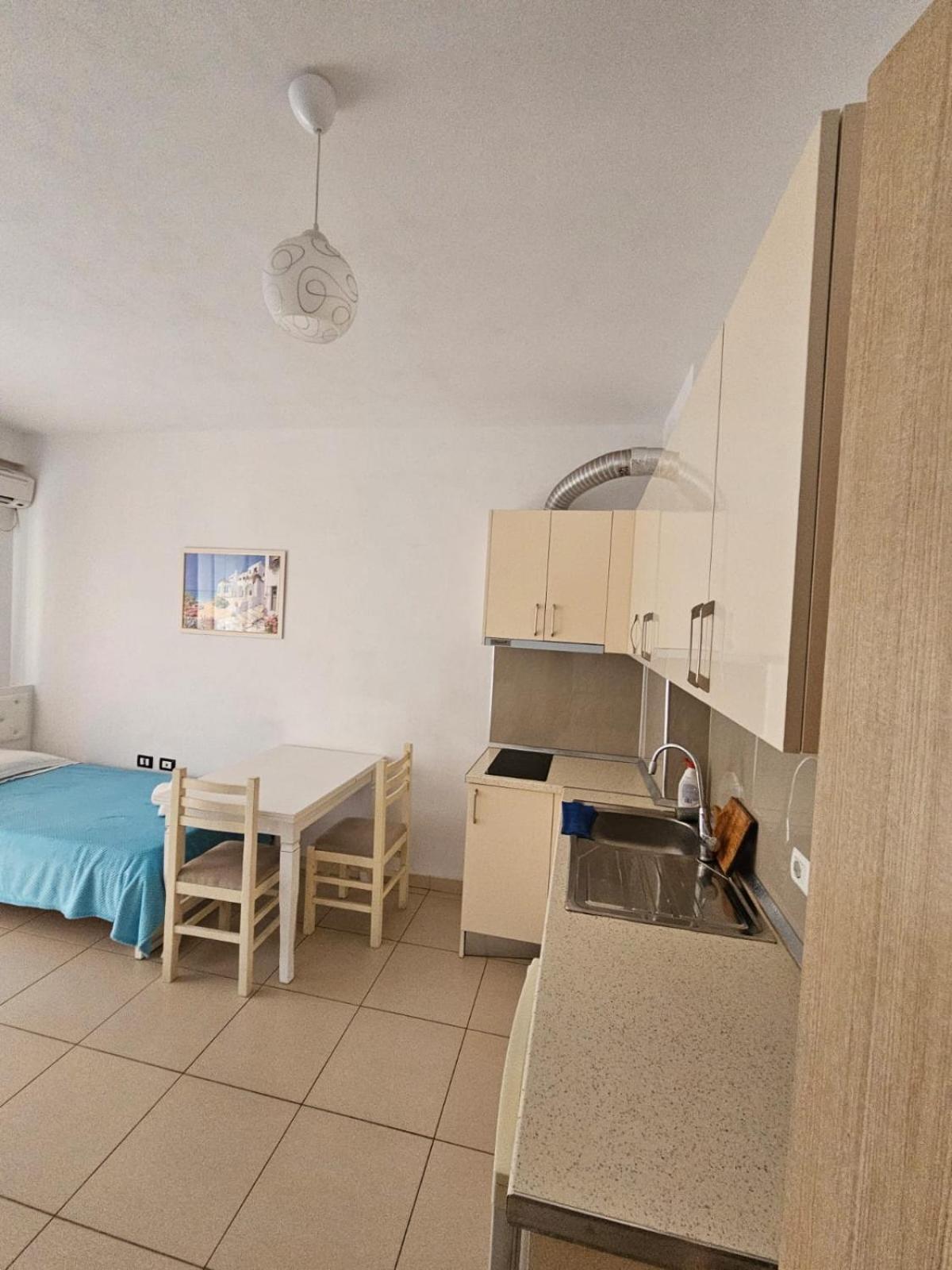 Redsun Apartment Vlorë Екстериор снимка