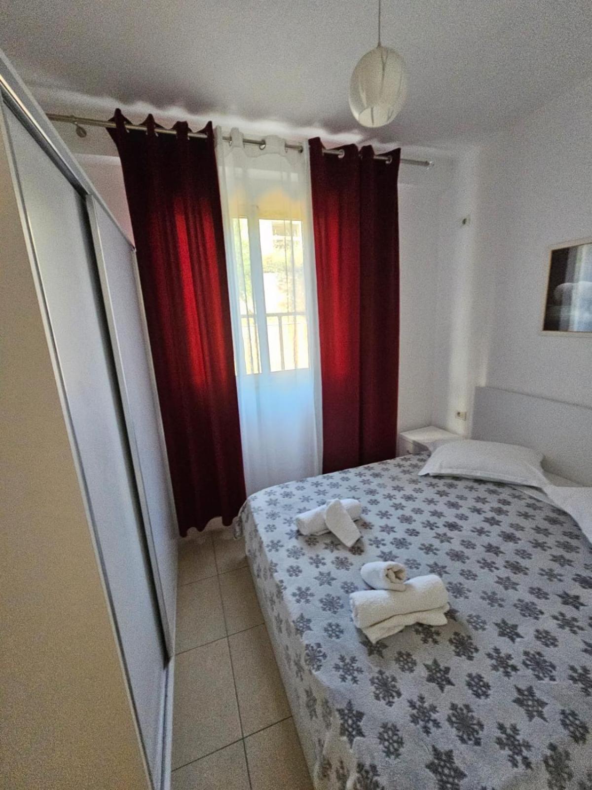 Redsun Apartment Vlorë Екстериор снимка