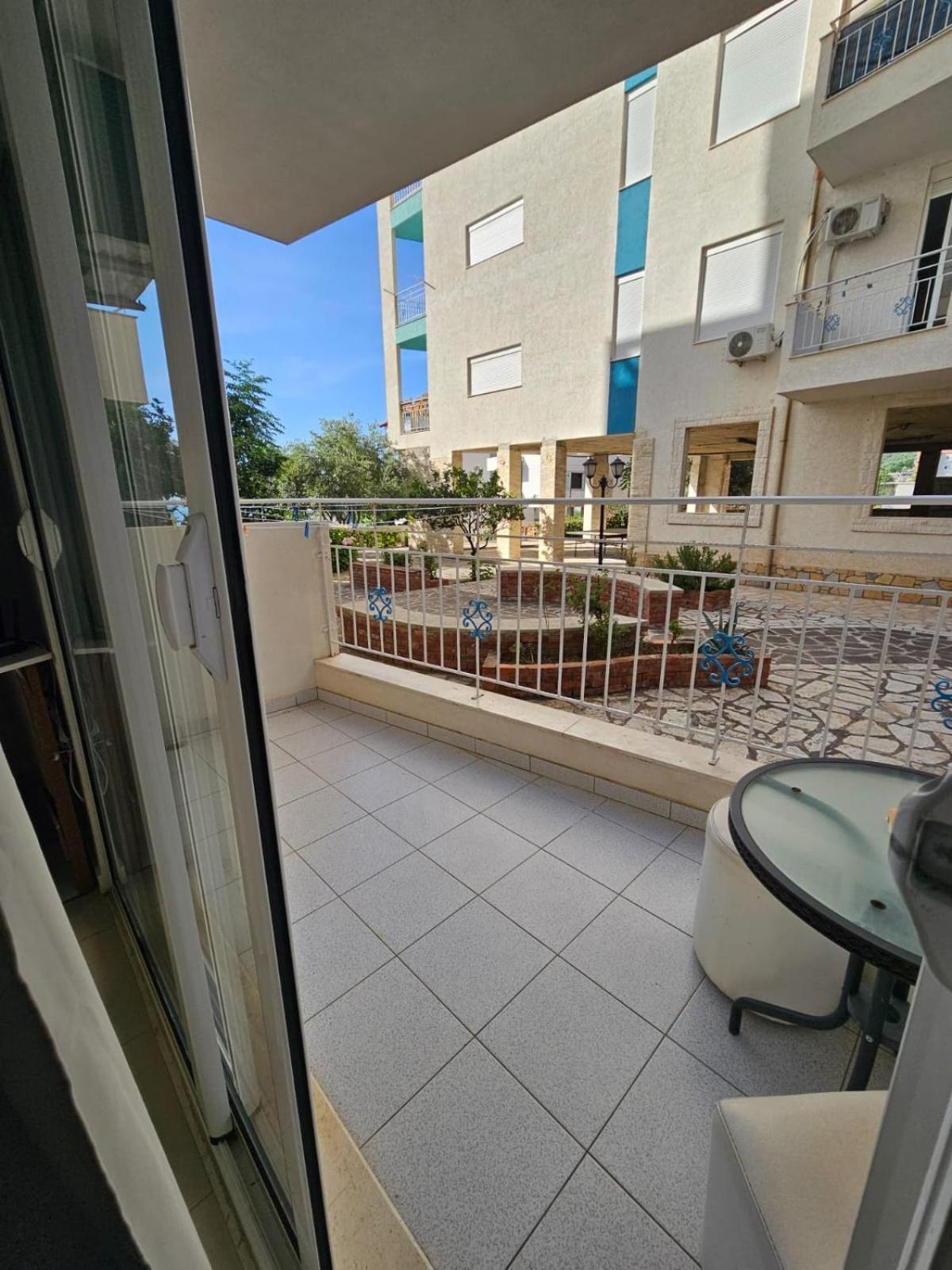 Redsun Apartment Vlorë Екстериор снимка