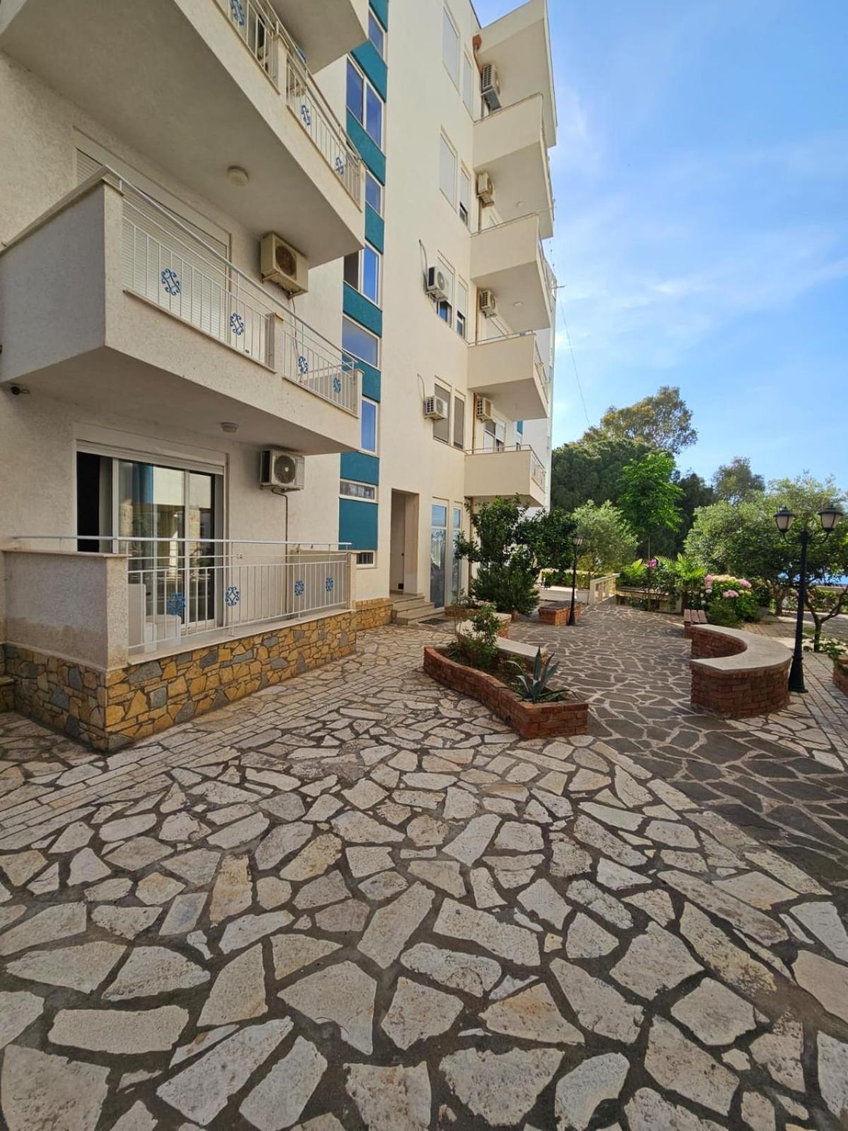 Redsun Apartment Vlorë Екстериор снимка